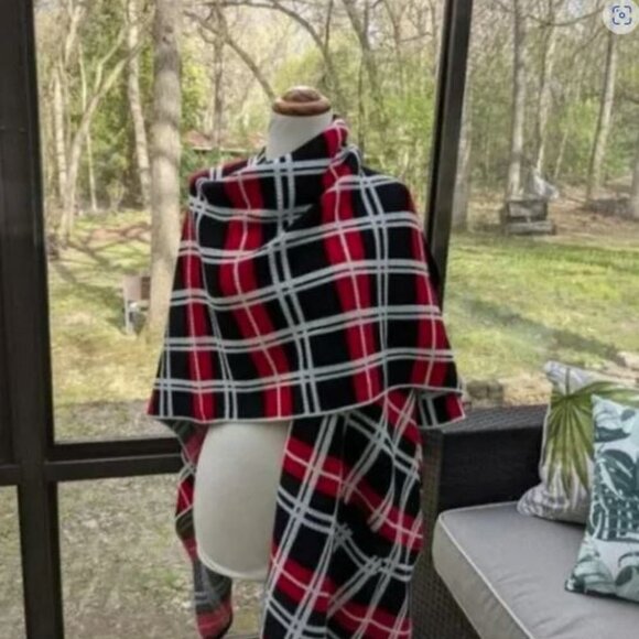 Wrap‎ plaid shawl blanket red/black New - Picture 2 of 4
